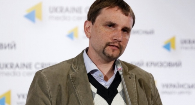 Вятрович о граффити на Грушевского: это акт вандализма и преступление Вятрович о граффити на Грушевского: это акт вандализма и преступление