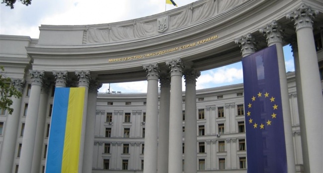 В МЗС різко відповіли на пропозицію Путіна щодо введення на Донбас миротворців В МЗС різко відповіли на пропозицію Путіна щодо введення на Донбас миротворців
