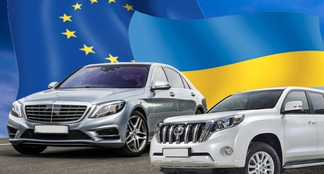Возле здания ВР протестуют владельцы авто с еврономерами Возле здания ВР протестуют владельцы авто с еврономерами