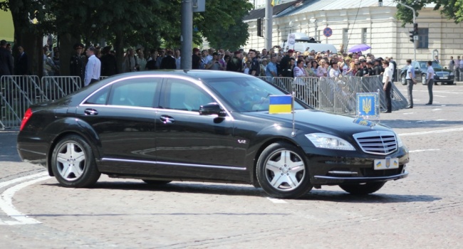 Пикетчики в правительственном квартале заблокировали проезд президентского кортежа к Раде Пикетчики в правительственном квартале заблокировали проезд президентского кортежа к Раде