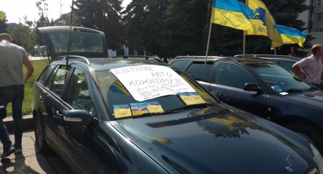Учасники протесту прокоментували ініціативу Луценко про закриття кордонів для авто з єврономерами Учасники протесту прокоментували ініціативу Луценко про закриття кордонів для авто з єврономерами