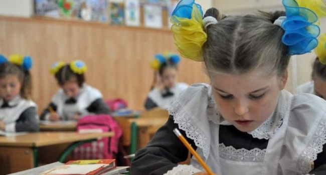 Соседи Украины выступили с резкой критикой закона об образовании Соседи Украины выступили с резкой критикой закона об образовании