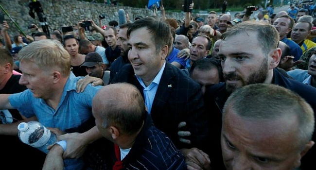 Блогер: сегодня толпа прорывает границы для Саакашвили, а завтра «Оппоблок» так будет встречать Януковича, Азарова и Путина Блогер: сегодня толпа прорывает границы для Саакашвили, а завтра «Оппоблок» так будет встречать Януковича, Азарова и Путина