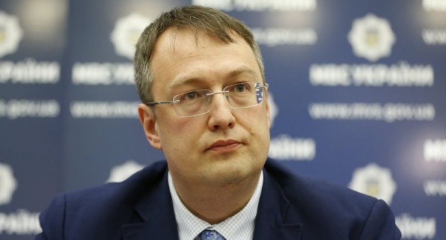 Геращенко рассказал об объединении «Народного фронта» и «Блока Петра Порошенко» Геращенко рассказал об объединении «Народного фронта» и «Блока Петра Порошенко»