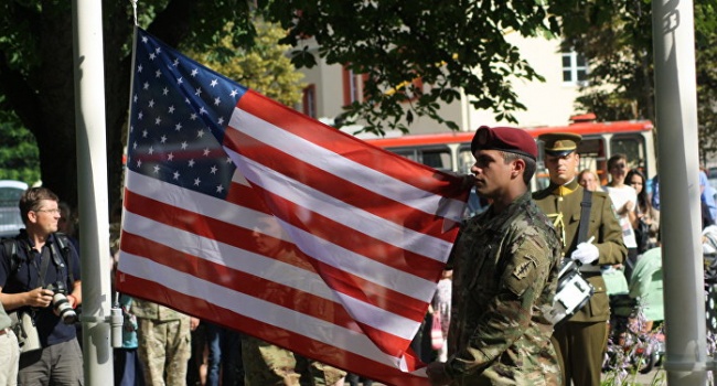 Политолог: если бы РФ «воевала с американцами в Украине», то США хватило бы шести часов, чтобы уже поднять свой флаг и спеть гимн Политолог: если бы РФ «воевала с американцами в Украине», то США хватило бы шести часов, чтобы уже поднять свой флаг и спеть гимн