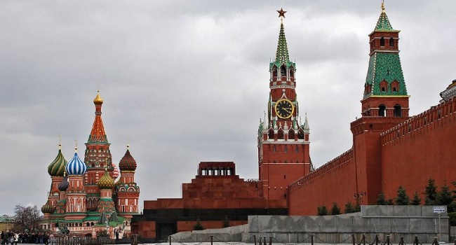 Эксперт: РФ продолжает соревноваться с США, но проиграет из-за отсутствия ресурсов Эксперт: РФ продолжает соревноваться с США, но проиграет из-за отсутствия ресурсов