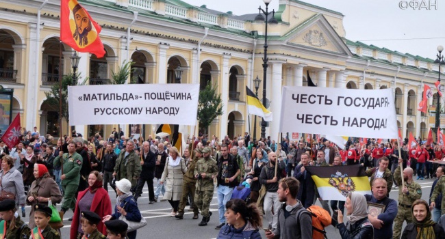 Блогер вказав на три основних події в РФ, які визначать її долю в майбутньому Блогер вказав на три основних події в РФ, які визначать її долю в майбутньому