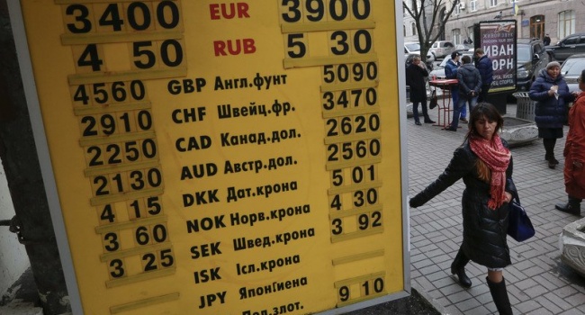 В НБУ предупредили о дальнейшей девальвации гривны В НБУ предупредили о дальнейшей девальвации гривны
