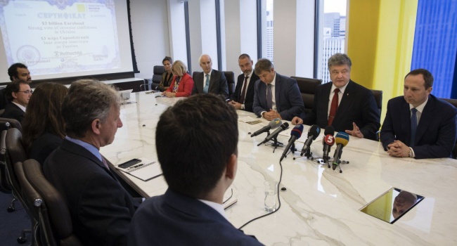 Порошенко уверен, что после США летальное оружие Украине поставят другие страны Порошенко уверен, что после США летальное оружие Украине поставят другие страны