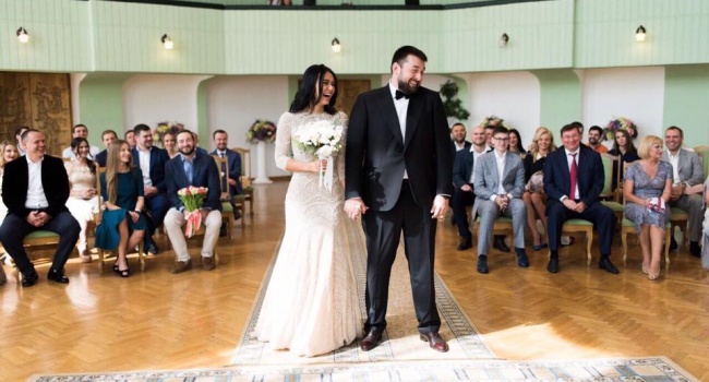 Блогер: УГО на свадьбе Луценко просто исполняли закон