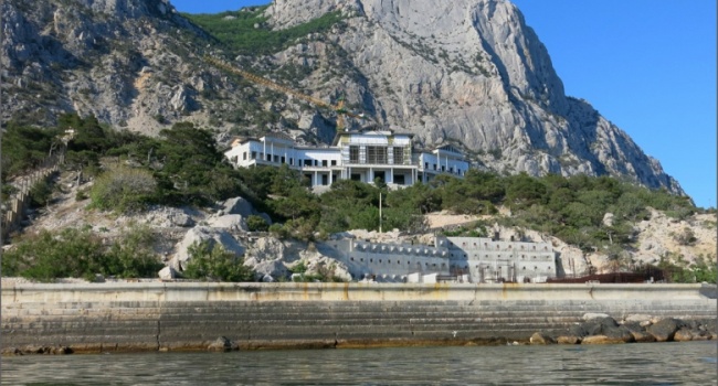 Завершается строительство дворца Януковича в Крыму