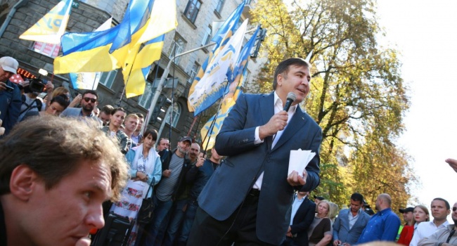 Саакашвили просит предоставить ему политическое убежище в Украине Саакашвили просит предоставить ему политическое убежище в Украине