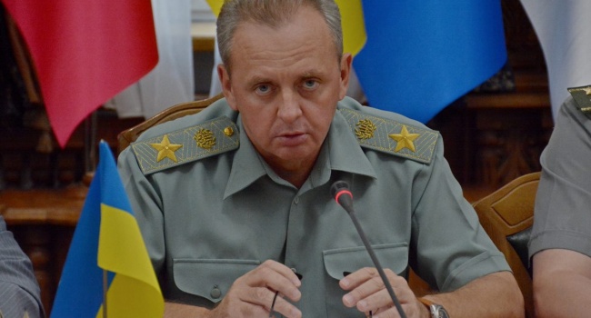 Эхо взрывов на складах: у Порошенко просят уволить Муженко Эхо взрывов на складах: у Порошенко просят уволить Муженко