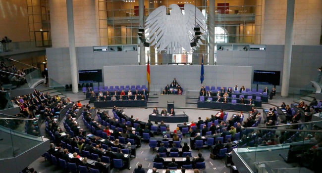 У Меркель прокомментировали закон об особом статусе Донбасса