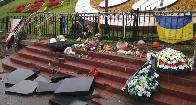 Вандализм в столице: в Киеве разбили памятник Героям Небесной сотни Вандализм в столице: в Киеве разбили памятник Героям Небесной сотни