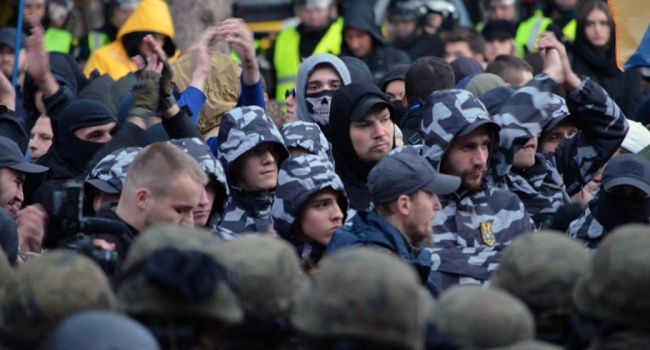 Волонтер: почалася активна фаза соціально-політичної дестабілізації країни Волонтер: почалася активна фаза соціально-політичної дестабілізації країни