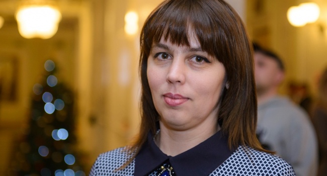 Нардепа від «Самопомочі», яка підтримала закон про продовження особливого статусу Донбасу, вигнали з фракції Нардепа від «Самопомочі», яка підтримала закон про продовження особливого статусу Донбасу, вигнали з фракції