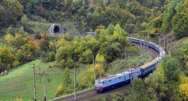 В Україні завершили будівництво стратегічного тунелю через Карпати В Україні завершили будівництво стратегічного тунелю через Карпати
