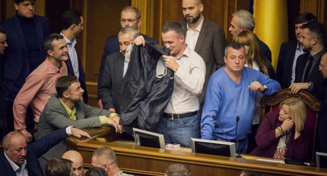 Блогер: все честно – Левченко – ч. 1 ст. 296, «хулиганка», а пенсионерам – все-таки повышенные пенсии уже в октябре Блогер: все честно – Левченко – ч. 1 ст. 296, «хулиганка», а пенсионерам – все-таки повышенные пенсии уже в октябре