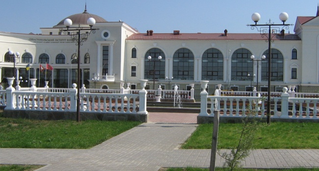Кримський Бандерівець: в окупованому Криму «ватницю» викинули із гуртожитку, але вона все-одно любить Путіна Кримський Бандерівець: в окупованому Криму «ватницю» викинули із гуртожитку, але вона все-одно любить Путіна