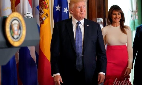 Мелания Трамп удивила «голым» нарядом на благотворительном вечере Мелания Трамп удивила «голым» нарядом на благотворительном вечере