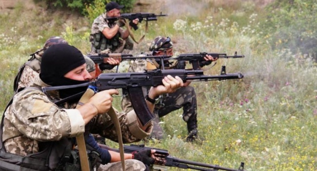 Боец АТО: среди контрактников, которые на передовой в АТО, немало тех, кто поехал на восток просто зарабатывать деньги Боец АТО: среди контрактников, которые на передовой в АТО, немало тех, кто поехал на восток просто зарабатывать деньги