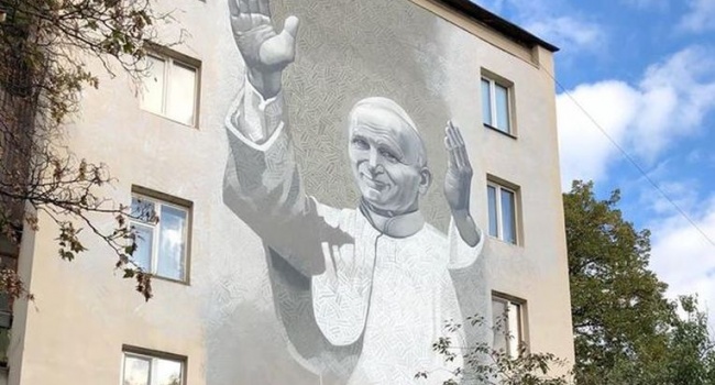 Мур Іваном Павлом ІІ у Києві розмалювали надписами антипольського характеру Мур Іваном Павлом ІІ у Києві розмалювали надписами антипольського характеру