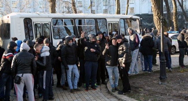 Блогер: «оппозиционеры» не учли одну деталь – только они сами несут ответственность за «титушек Порошенко» Блогер: «оппозиционеры» не учли одну деталь – только они сами несут ответственность за «титушек Порошенко»