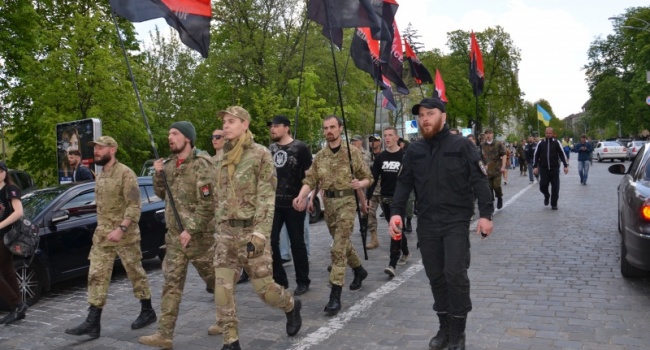 Политолог: совсем скоро в Украине действительно появятся нормальные консерваторы и либералы Политолог: совсем скоро в Украине действительно появятся нормальные консерваторы и либералы