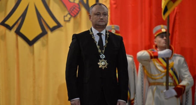 Додон призвал к роспуску парламента и смене формы правления в Молдове