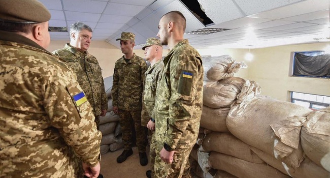 У мережі розкрили подробиці несподіваного візиту Порошенка до Авдіївки У мережі розкрили подробиці несподіваного візиту Порошенка до Авдіївки