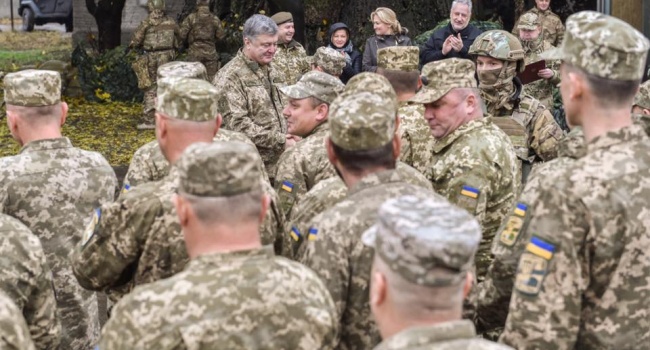 У мережі розкрили подробиці несподіваного візиту Порошенка до Авдіївки У мережі розкрили подробиці несподіваного візиту Порошенка до Авдіївки