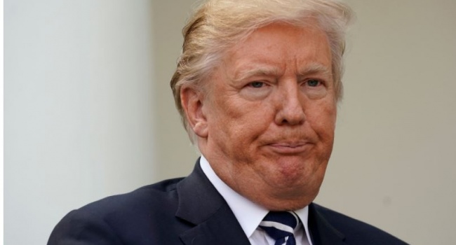 Трамп подвергся «нападению российских флагов» Трамп подвергся «нападению российских флагов»