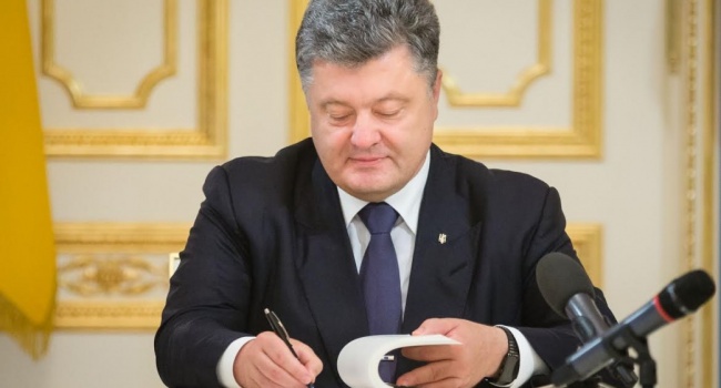 Порошенко поддержал повышение пенсий в Украине Порошенко поддержал повышение пенсий в Украине