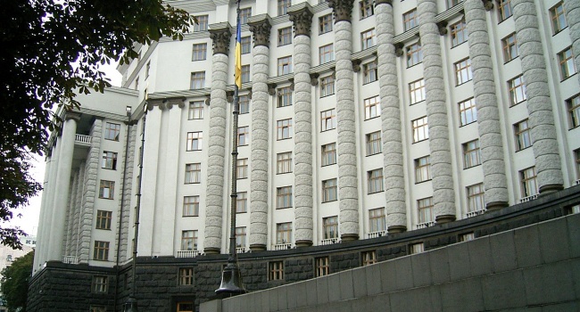Правительство признало огромную нехватку денег для субсидий Правительство признало огромную нехватку денег для субсидий
