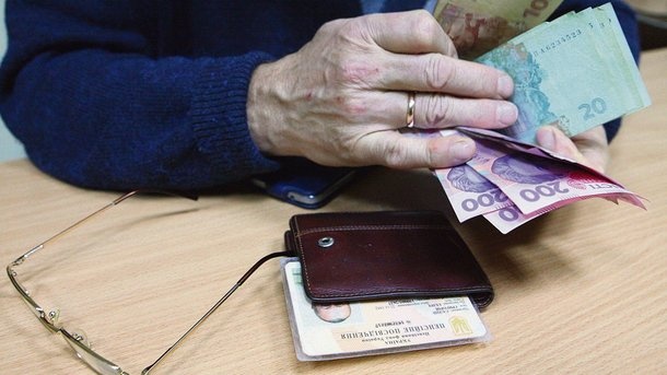 В Кабмине пообещали доплатить в ноябре тем, кому не пересчитали обновленные пенсии В Кабмине пообещали доплатить в ноябре тем, кому не пересчитали обновленные пенсии