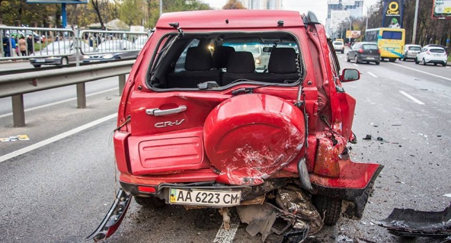 В Киеве водят автомобили с «закрытыми» глазами В Киеве водят автомобили с «закрытыми» глазами