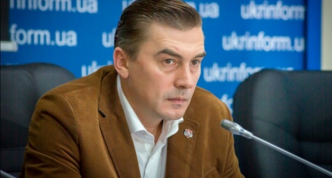Нардеп Добродомов пожаловался, что правительство мало добавило пенсии его матери Нардеп Добродомов пожаловался, что правительство мало добавило пенсии его матери