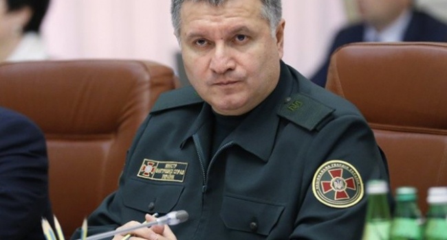 Блогер: не удивлюсь, если МВД откроет дела на Лещенко, Залищук, а там до Соболева с Семенченко доберется Блогер: не удивлюсь, если МВД откроет дела на Лещенко, Залищук, а там до Соболева с Семенченко доберется