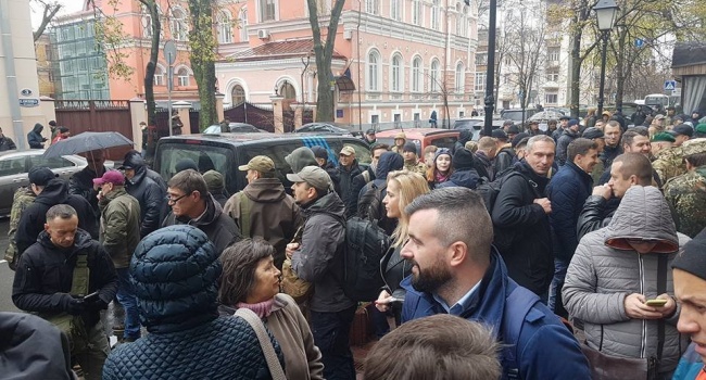 Блогер: при военном положении первым делом закрыть рты пришлось бв любителям «зрады» Блогер: при военном положении первым делом закрыть рты пришлось бв любителям «зрады»