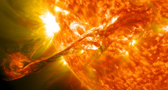 «Совершенно неожиданно»: ученые заявили о мощной плазменной буре на Солнце