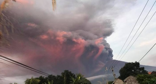 Власти Бали объявили высшую степень опасности из-за извержения вулкана