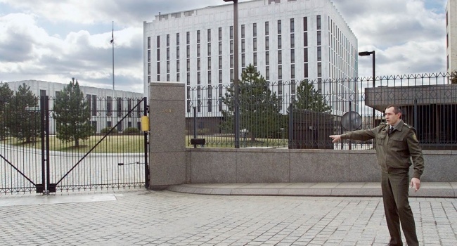Городской совет Вашингтона назвала улицу, на которой стоит российское посольство, Борис Немцов Плаза Городской совет Вашингтона назвала улицу, на которой стоит российское посольство, Борис Немцов Плаза