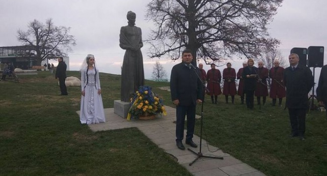 Памятник Лесе Украинке был открыт в Грузии