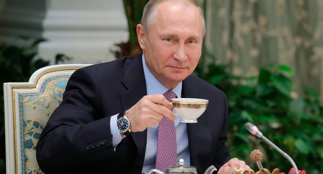 Блогер: «Психически нормальных людей в окружении Путина не осталось»