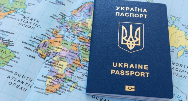 Эксперт: крымчане все чаще хотят вернуть украинские документы – и оккупанты воспринимают это как угрозу