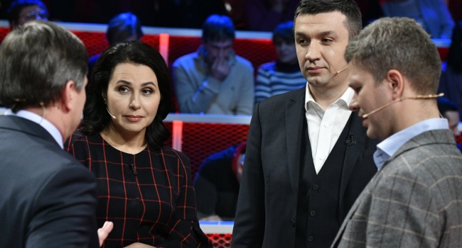 Телеканалы Коломойского и Авакова с Яценюком доиграются, что народ сметет не только власть, но и их тоже, – блогер Телеканалы Коломойского и Авакова с Яценюком доиграются, что народ сметет не только власть, но и их тоже, – блогер