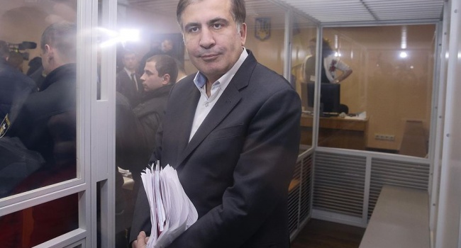 Как Добкин: Сеть обсуждает странное поведение Саакашвили в суде