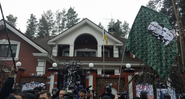 Активистам Автомайдана вручили повестки после визита к дому Луценко