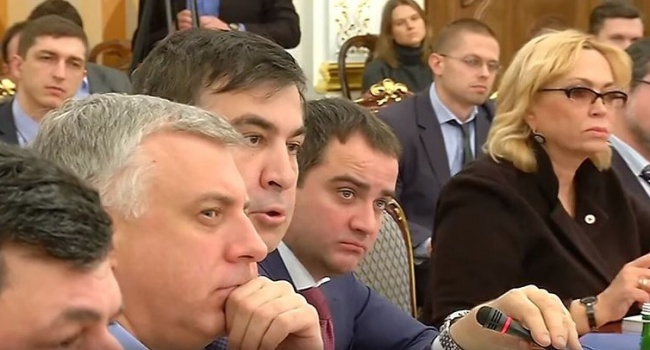 Блогер рассказал, что на самом деле стало поводом для скандала на публике между Аваковым и Саакашвили со знаменитой фразой «бэ-бэ-бэ»